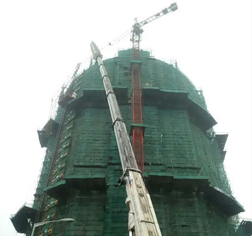 开封市吊车在工地上作业